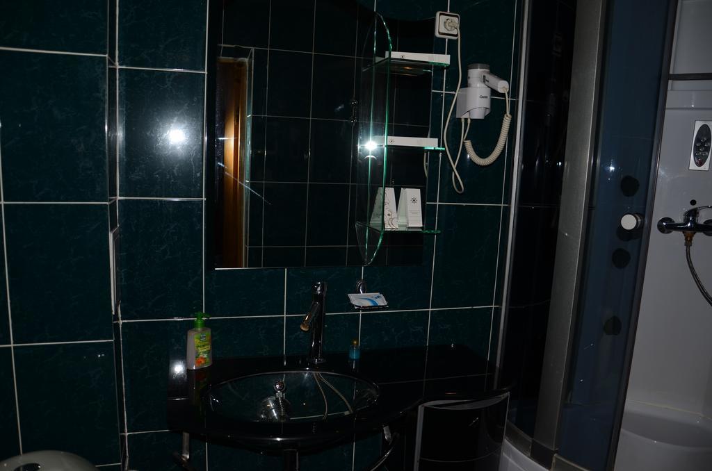 Saryarka Hotel Astana Rum bild